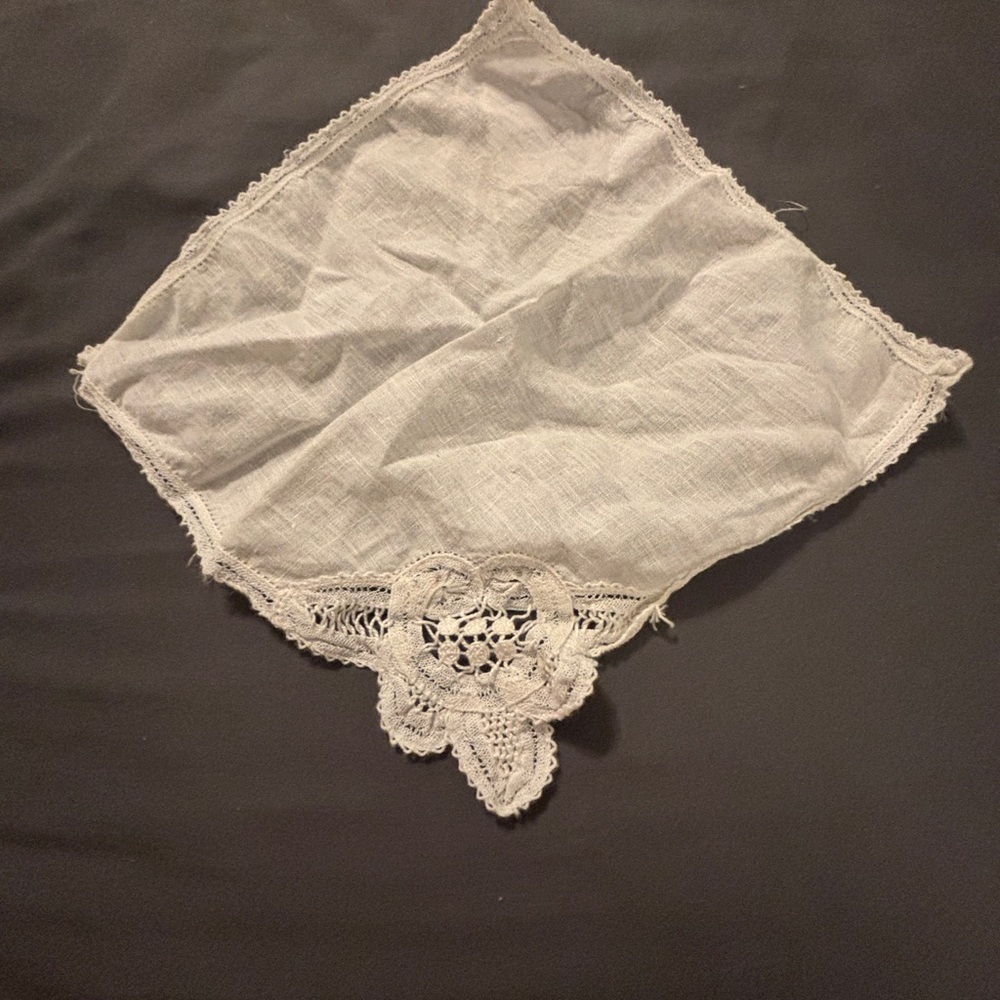 8 vintage woman’s hankies. Multicolored. Lace and crochet trim